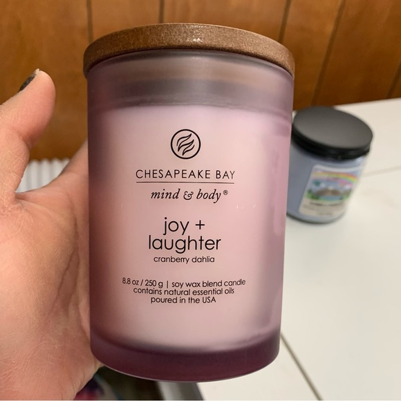 Bundle 2 pcs New Candle from CHESAPEAKE BAY 8.8 oz & MAINSTAYS 7 oz - Picture 2 of 11